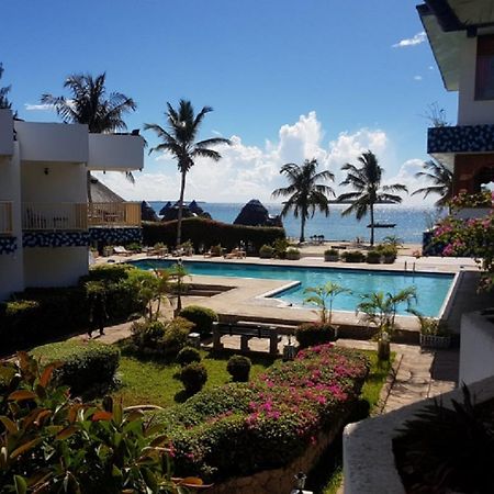 Beachcomber Hotel And Resort Дар-эс-Саламе Экстерьер фото