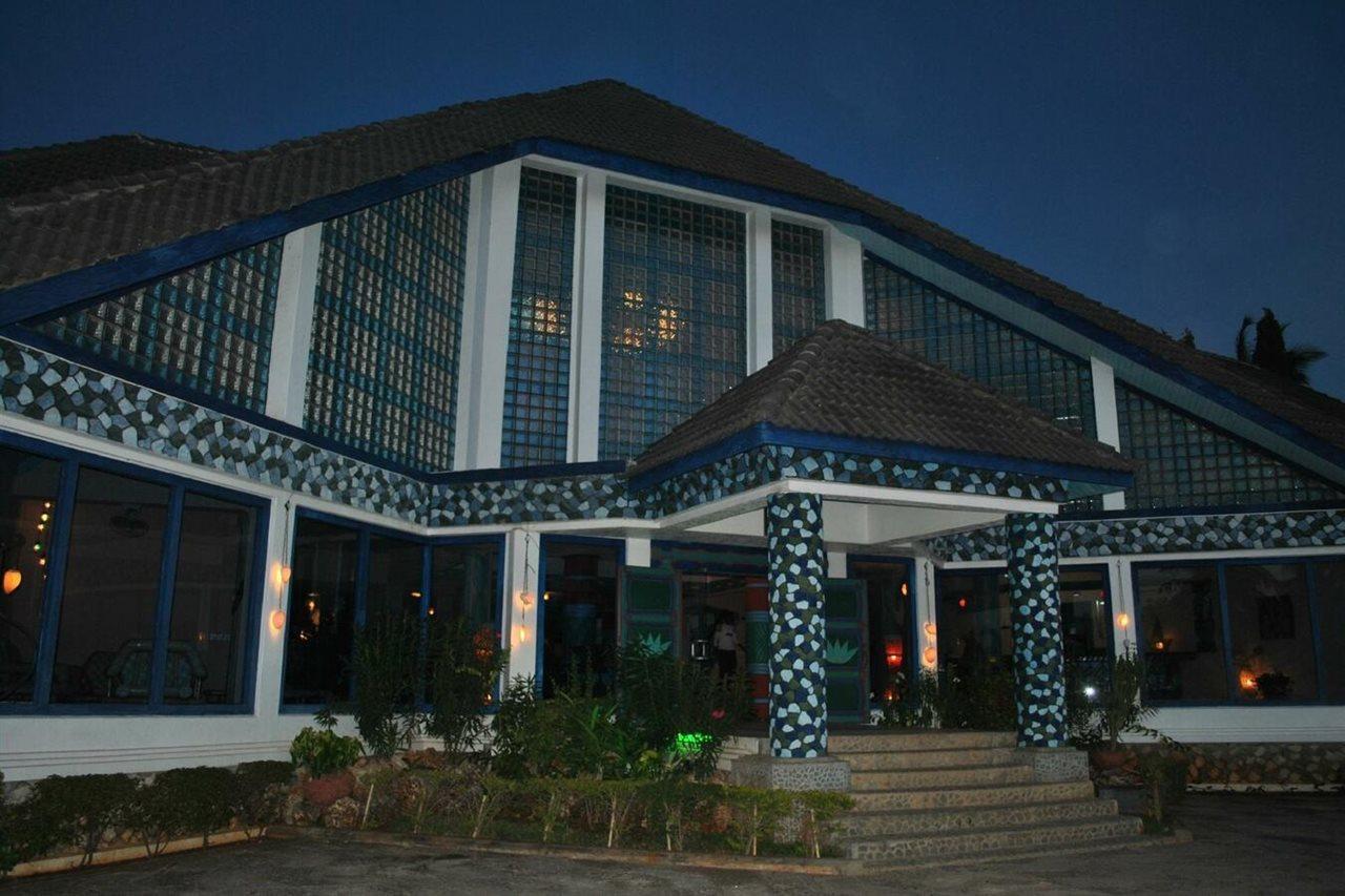 Beachcomber Hotel And Resort Дар-эс-Саламе Экстерьер фото