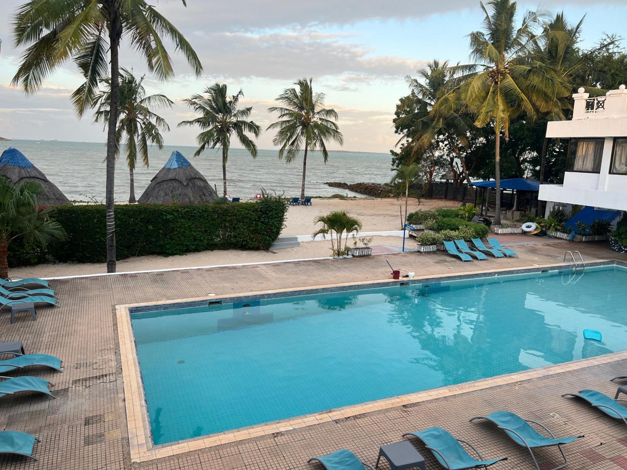Beachcomber Hotel And Resort Дар-эс-Саламе Экстерьер фото