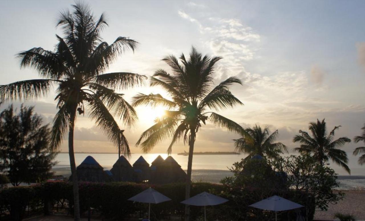 Beachcomber Hotel And Resort Дар-эс-Саламе Экстерьер фото
