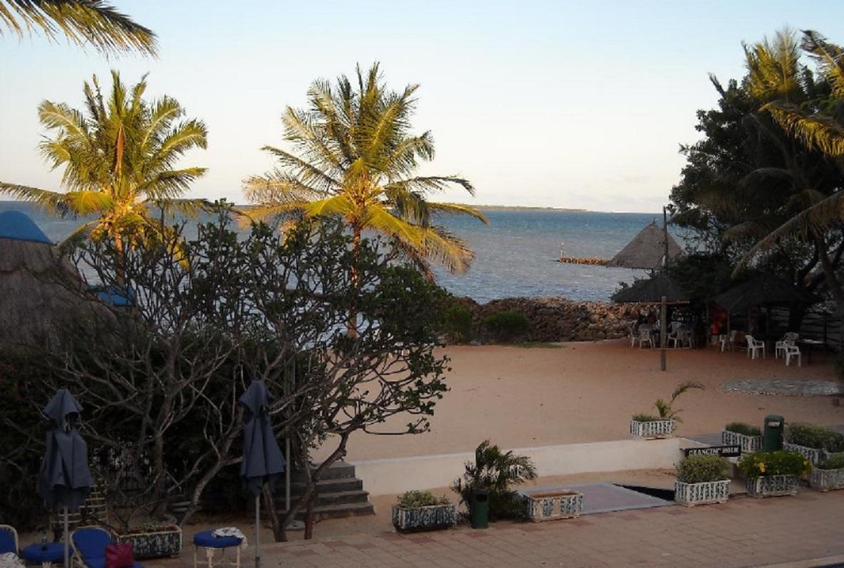 Beachcomber Hotel And Resort Дар-эс-Саламе Экстерьер фото