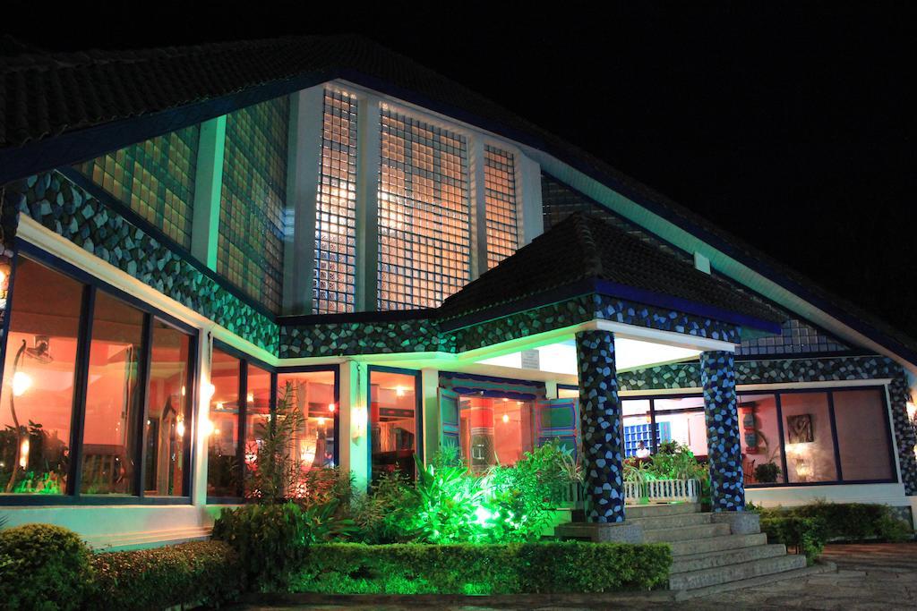 Beachcomber Hotel And Resort Дар-эс-Саламе Экстерьер фото