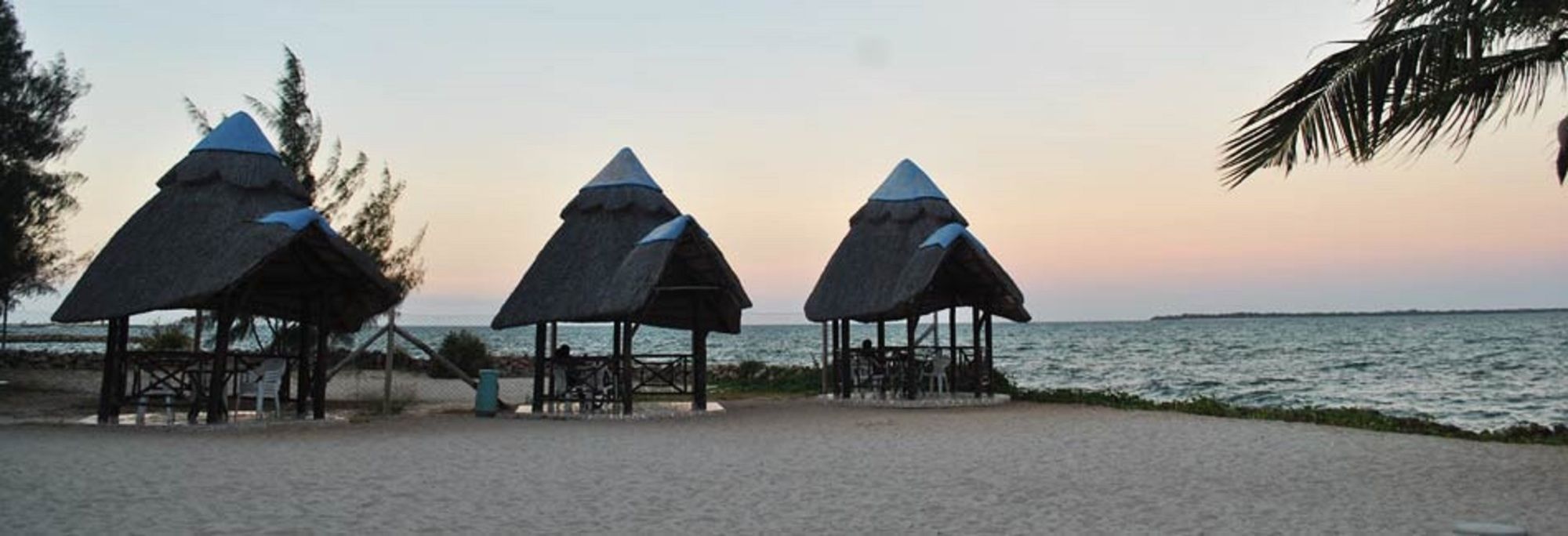 Beachcomber Hotel And Resort Дар-эс-Саламе Экстерьер фото